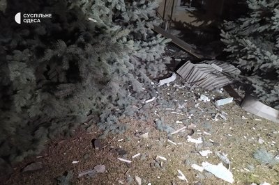Наслідки влучання російської ракети по монастирю в Одесі. ФОТО Наслідки влучання російської ракети по монастирю в Одесі. ФОТО