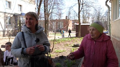 Безоплатно стриже 800 людей: як працює соціальна перукарка у Сумах Безоплатно стриже 800 людей: як працює соціальна перукарка у Сумах