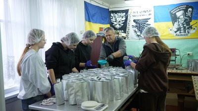 "Царська каша": школярі на Вінниччині долучилися до волонтерської кухні "Царська каша": школярі на Вінниччині долучилися до волонтерської кухні