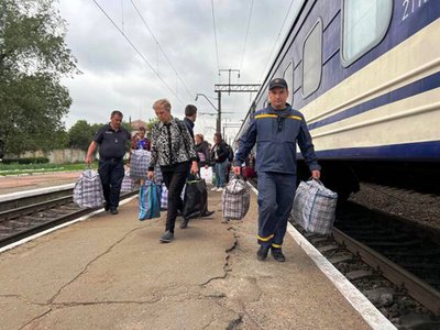 Евакуаційним потягом на Житомирщину з Донеччини прибули 30 вимушених переселенців Евакуаційним потягом на Житомирщину з Донеччини прибули 30 вимушених переселенців