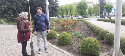 У Звягелі на Житомирщині вперше проводять конкурс на кращого двірника У Звягелі на Житомирщині вперше проводять конкурс на кращого двірника