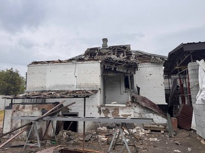"Залишилося тільки ліжко, де я спав" — власник понівеченого будинку внаслідок атаки РФ по Дніпру "Залишилося тільки ліжко, де я спав" — власник понівеченого будинку внаслідок атаки РФ по Дніпру