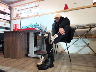 "Кепку та кросівки теж треба": історії тих, хто звертається в банк одягу у Луцьку "Кепку та кросівки теж треба": історії тих, хто звертається в банк одягу у Луцьку