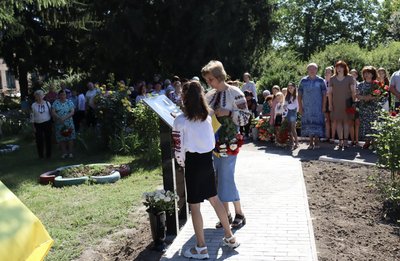 Місце памʼяті та вдячності: на Черкащині відкрили Алею Слави загиблим військовим Місце памʼяті та вдячності: на Черкащині відкрили Алею Слави загиблим військовим