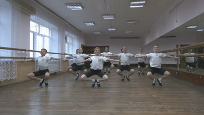 Вінницький ансамбль "Барвінок" передав гроші на допомогу армії та травмованим від обстрілів Вінницький ансамбль "Барвінок" передав гроші на допомогу армії та травмованим від обстрілів