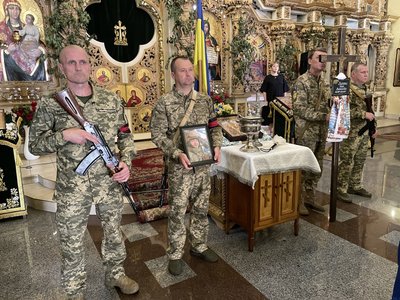 У Полтаві попрощалися з воїном Юрієм Васютою, який поліг на війні з Росією У Полтаві попрощалися з воїном Юрієм Васютою, який поліг на війні з Росією
