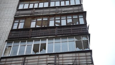 "Оці подушки мене врятували". Що розповіли жителі Сум, які опинилися в центрі удару РФ "Оці подушки мене врятували". Що розповіли жителі Сум, які опинилися в центрі удару РФ
