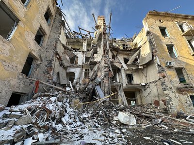 Зруйнований будинок роковини обстрілу центр Краматорськ Донецька область Зруйнований будинок роковини обстрілу центр Краматорськ Донецька область