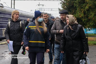 Тридцятий евакуаційний потяг приїхав на Рівненщину з Донеччини Тридцятий евакуаційний потяг приїхав на Рівненщину з Донеччини