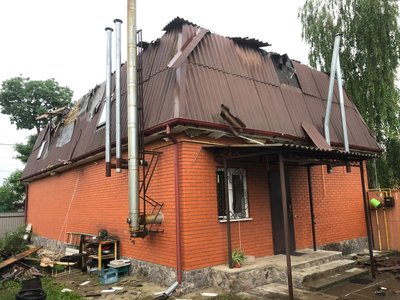 Будинок, який був пошкоджений внаслідок російського удару вночі 12 липня 2026 року у Золочеві