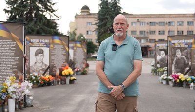 Волонтер Клей Роджерс, Алея Героїв у Чорткові Волонтер Клей Роджерс, Алея Героїв у Чорткові