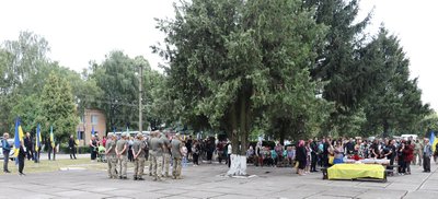 Назавжди 24: на Черкащині попрощалися із загиблим військовим Назавжди 24: на Черкащині попрощалися із загиблим військовим
