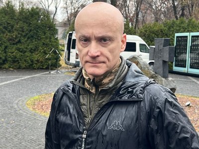 Поклали квіти й провели панахиду: у Дніпрі відзначили День Гідності та Свободи