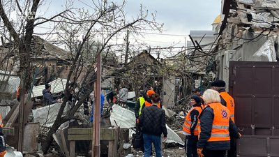 "Дах зруйнований, вікон і дверей немає": що розповіли очевидці про нічну атаку дронів на Одесу
