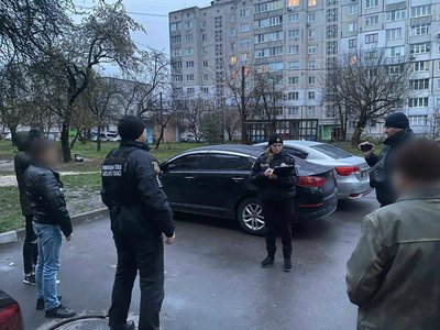 Фіктивний продаж дров у соцмережах: групу шахраїв викрили на Київщині Фіктивний продаж дров у соцмережах: групу шахраїв викрили на Київщині