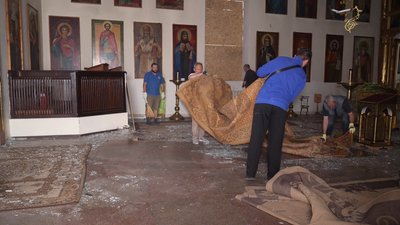 "Це ж святиня наша". У Дніпрі через атаку пошкоджений храм святих Петра і Павла "Це ж святиня наша". У Дніпрі через атаку пошкоджений храм святих Петра і Павла