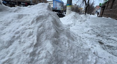 Снігопад у Кропивницькому: майже 300 комунальників вийшли на прибирання вулиць та доріг Снігопад у Кропивницькому: майже 300 комунальників вийшли на прибирання вулиць та доріг