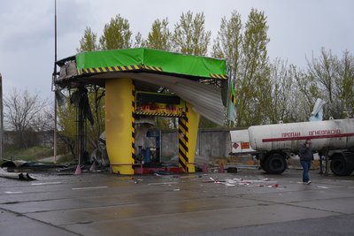 АЗС у Слобідському районі Харкова, куди влучив російський дрон, 1 травня 2026 року АЗС у Слобідському районі Харкова, куди влучив російський дрон, 1 травня 2026 року