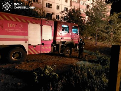 Пожежна машина у Куп'янську на місці обстрілу Пожежна машина у Куп'янську на місці обстрілу