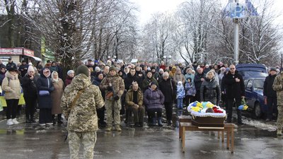 На Чернігівщині попрощалися Дмитрієм Кліщенком та Віктором Лімазом, який рік вважався зниклим безвісти На Чернігівщині попрощалися Дмитрієм Кліщенком та Віктором Лімазом, який рік вважався зниклим безвісти