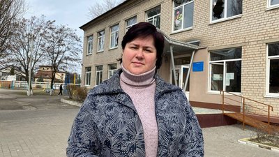У Дніпрі через атаку дронами вибиті майже всі вікна школи, учнів перевели на дистанційне навчання У Дніпрі через атаку дронами вибиті майже всі вікна школи, учнів перевели на дистанційне навчання
