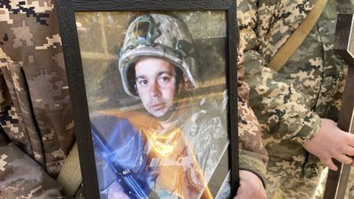 У Полтаві прощаються із чотирма військовими, які загинули на війні з РФ