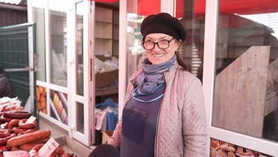 Ціни на продукти до великоднього кошика, тернопільський ринок, продавчиня Ольга Капелян, 7 квітня 2026 року