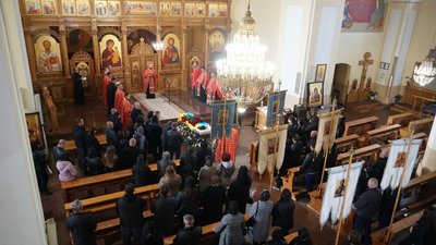 У Мукачеві попрощалися із військовослужбовцем Андрієм Телінгером У Мукачеві попрощалися із військовослужбовцем Андрієм Телінгером