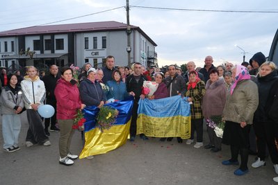 У селі на Вінниччині зустріли звільненого з полону Сергія Кравчука У селі на Вінниччині зустріли звільненого з полону Сергія Кравчука