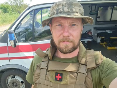 Пише вірші в перервах між евакуацією: інтерв’ю з начальником медслужби 108 бригади ТрО Миколою Мельником Пише вірші в перервах між евакуацією: інтерв’ю з начальником медслужби 108 бригади ТрО Миколою Мельником