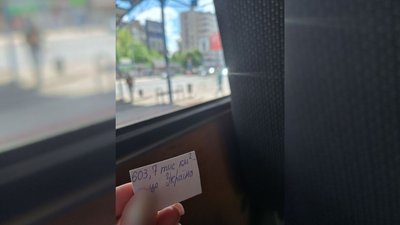 "Україна є суверенна і незалежна". До Дня Конституції провели акцію на окупованих територіях Донеччини та Луганщини "Україна є суверенна і незалежна". До Дня Конституції провели акцію на окупованих територіях Донеччини та Луганщини