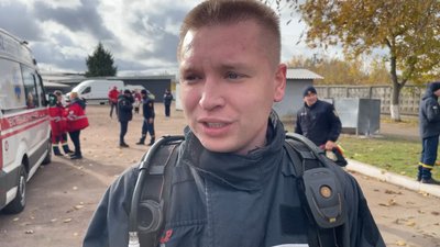 Порятунок із димокамери та палаючий лабіринт: у Прилуках вперше змагалися рятувальники з різних районів Чернігівщини Порятунок із димокамери та палаючий лабіринт: у Прилуках вперше змагалися рятувальники з різних районів Чернігівщини