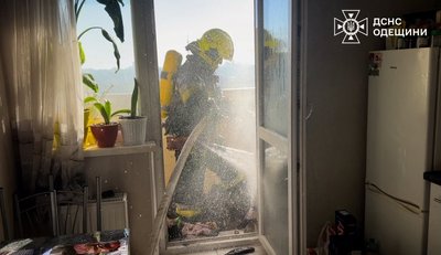 В Одесі горіла багатоповерхівка: врятували кількох людей, зокрема дитину В Одесі горіла багатоповерхівка: врятували кількох людей, зокрема дитину