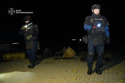 Війська РФ завдали удару по Житомирщині, на місцях влучань виникли пожежі Війська РФ завдали удару по Житомирщині, на місцях влучань виникли пожежі