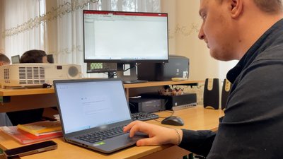 "Картинка має працювати": прилучанин, який розробив дизайн марки I'm fine, розповів про свою роботу "Картинка має працювати": прилучанин, який розробив дизайн марки I'm fine, розповів про свою роботу