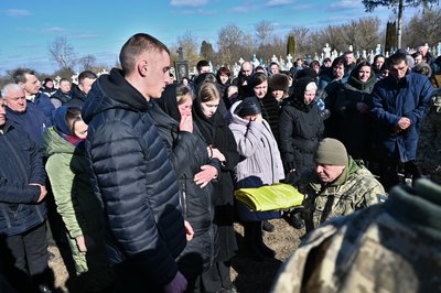 На Тернопільщині попрощалися із захисниками Василем Климковським і Ярославом Малишком На Тернопільщині попрощалися із захисниками Василем Климковським і Ярославом Малишком
