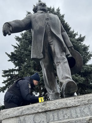 У Сумах пошкоджено 6 пам'ятників: що відомо У Сумах пошкоджено 6 пам'ятників: що відомо