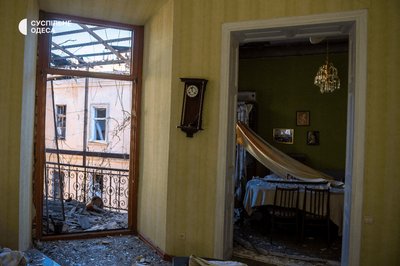 Пошкоджено будинки, готель, авто: фото наслідків нічної атаки на Одесу 27 квітня