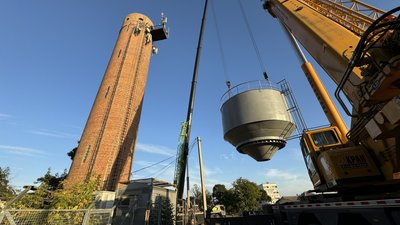 У Рогані під Харковом відновлюють найбільшу водонапірну вежу, пошкоджену обстрілами Росії 1 У Рогані під Харковом відновлюють найбільшу водонапірну вежу, пошкоджену обстрілами Росії 1
