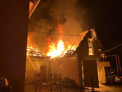 У Рівному згорів автомобіль: під час пожежі власник обпік руки У Рівному згорів автомобіль: під час пожежі власник обпік руки