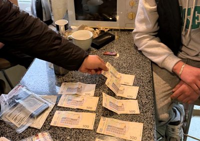 обшуки, поліція, гроші обшуки, поліція, гроші