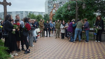 "Дуже багато життів він врятува". В Сумах прощалися з воїном Євгеном Воловиком "Дуже багато життів він врятува". В Сумах прощалися з воїном Євгеном Воловиком