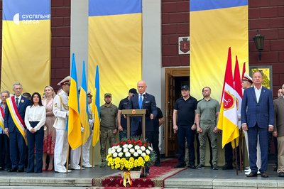 Підняття прапора та нові імена на Алеї Зірок: як в Одесі відзначають День міста Підняття прапора та нові імена на Алеї Зірок: як в Одесі відзначають День міста