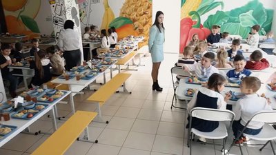 Новостворена фабрика-кухня в Бучі почала годувати школярів Новостворена фабрика-кухня в Бучі почала годувати школярів