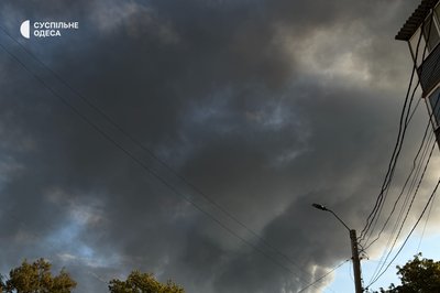 В Одесі після вибухів видно дим В Одесі після вибухів видно дим
