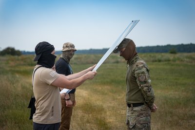 "Лелека" для "Хижаків". Як бійці спецпідрозділу Нацполіції опановували "крила" "Лелека" для "Хижаків". Як бійці спецпідрозділу Нацполіції опановували "крила"