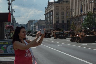 Танки, гаубиці, залишки ракет: На Хрещатик привезли знищену техніку армії РФ
