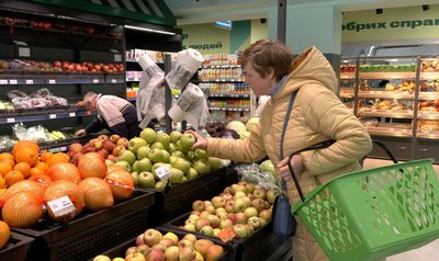 "Люди не будуть купувати": які ціни на яблука в магазинах та на ринках Черкас "Люди не будуть купувати": які ціни на яблука в магазинах та на ринках Черкас