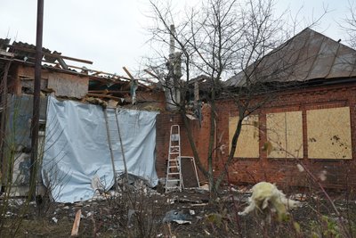 “Все повилітало, дах пошкоджено”: очевидці про влучання РФ у Великій Чернеччині на Сумщині “Все повилітало, дах пошкоджено”: очевидці про влучання РФ у Великій Чернеччині на Сумщині