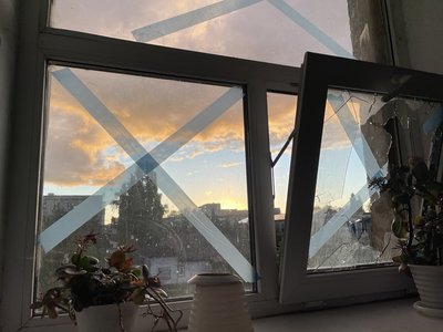 В Охтирці російський безпілотник влучив поблизу багатоповерхівки В Охтирці російський безпілотник влучив поблизу багатоповерхівки